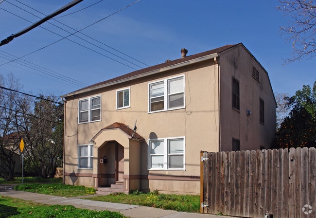 Building Photo - 2830 32nd St