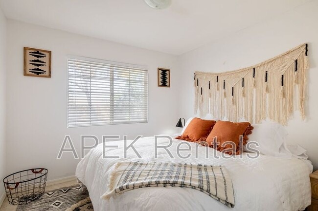 Building Photo - 61493 Desert Air Rd