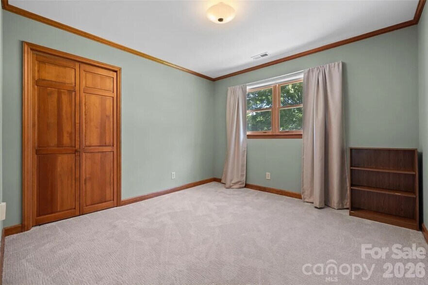 Building Photo - 3010 Eaker Dr
