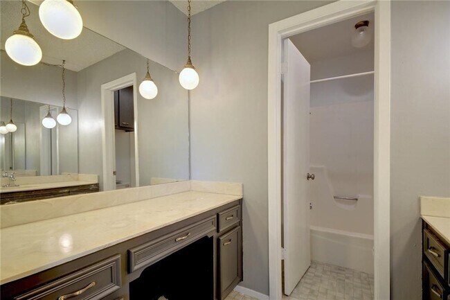 Building Photo - 3916 Stoney Hill