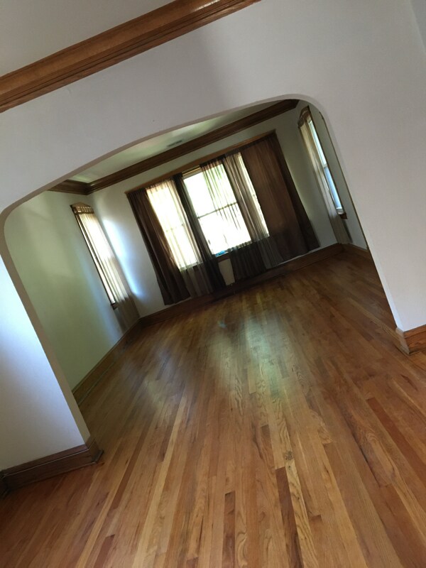 Building Photo - 8735 S Manistee Ave