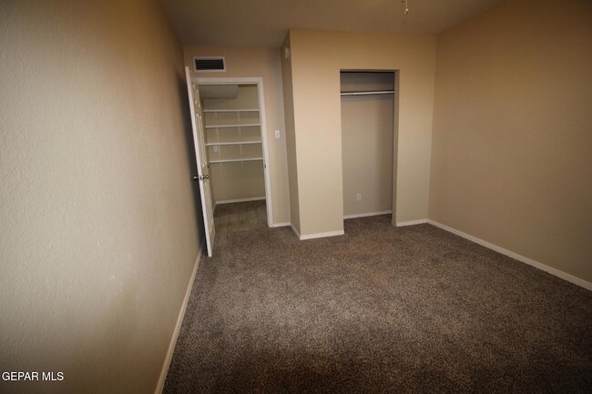 Building Photo - 351 Duanesburg St
