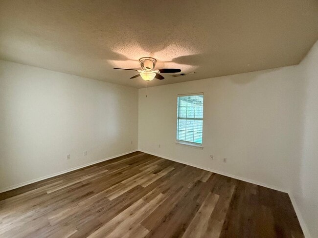 Building Photo - 1015 Allyson Ave