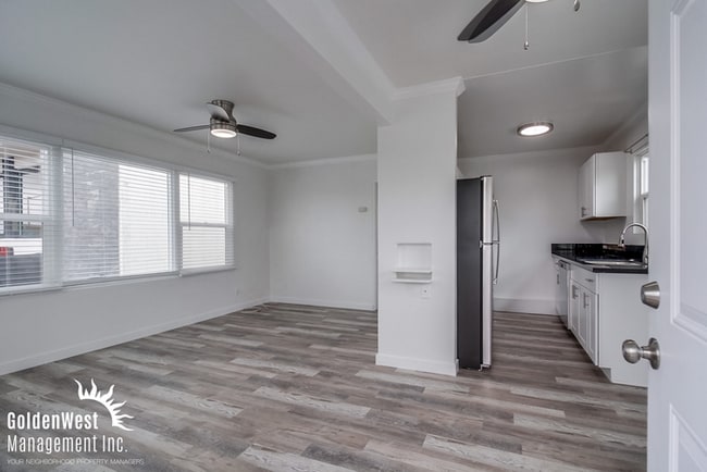 Building Photo - Remodeled 1Bdm 1Ba Upstairs Condo in the H...