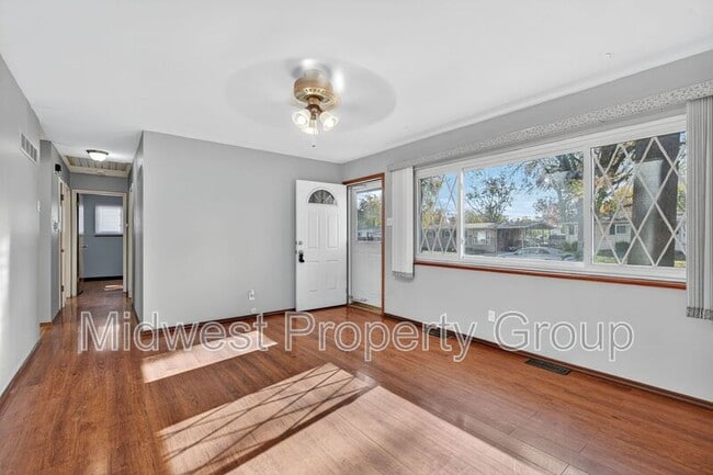 Building Photo - 535 Bardot Dr