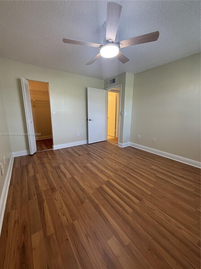 Building Photo - 1261 SW 46th Ave