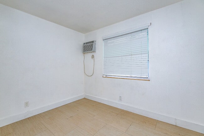 Building Photo - Bright & Modern 1-Bedroom Apartment in Pri...