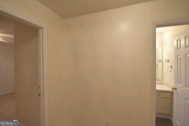 Building Photo - 715 S Fairfield Dr
