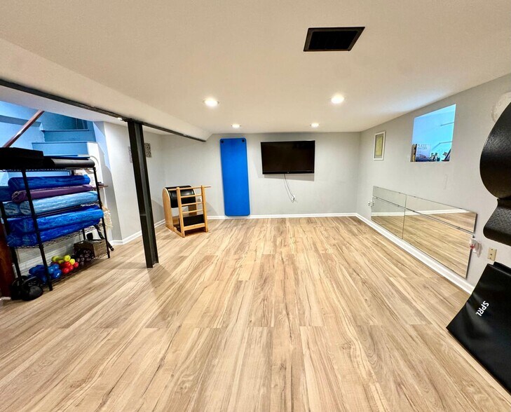 Building Photo - 611 Harvard Rd