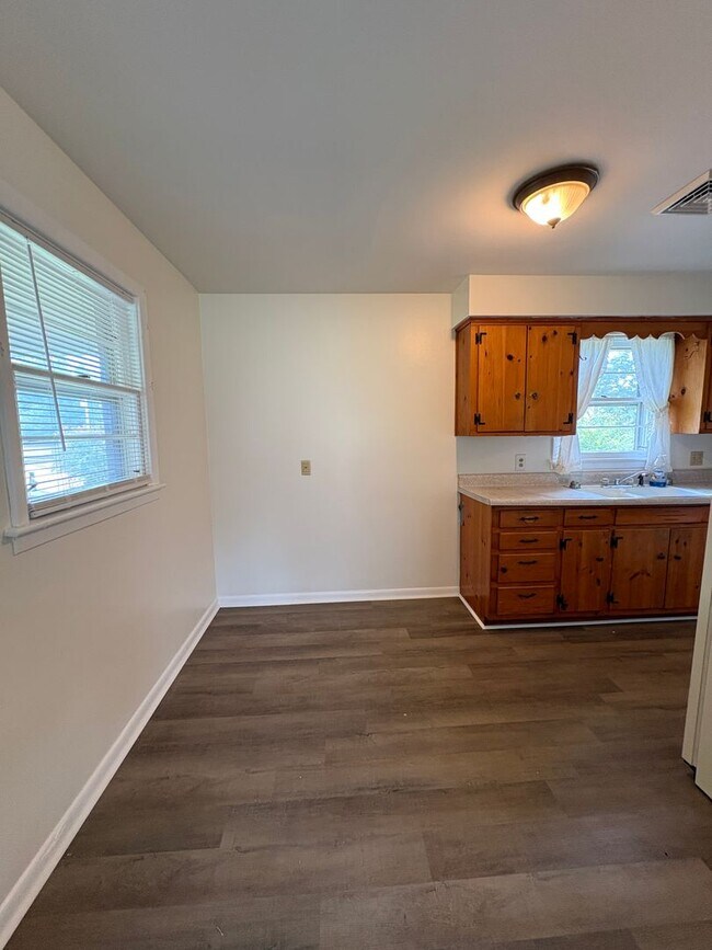 Building Photo - 145 Madison Cir
