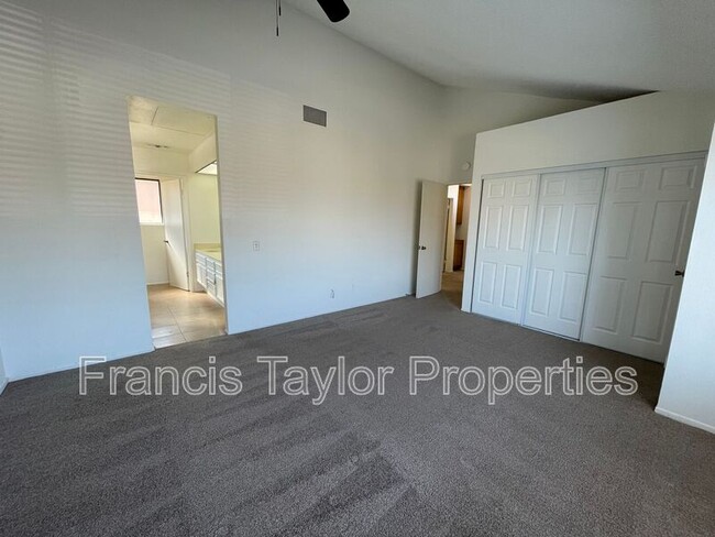 Building Photo - 1808 Apache Glen