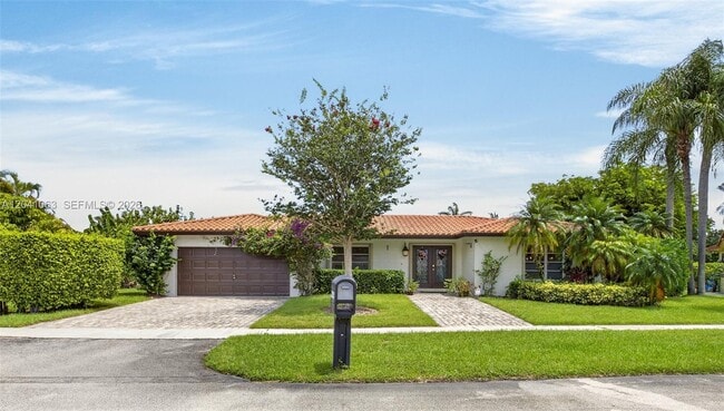 Building Photo - 16641 Royal Poinciana Dr
