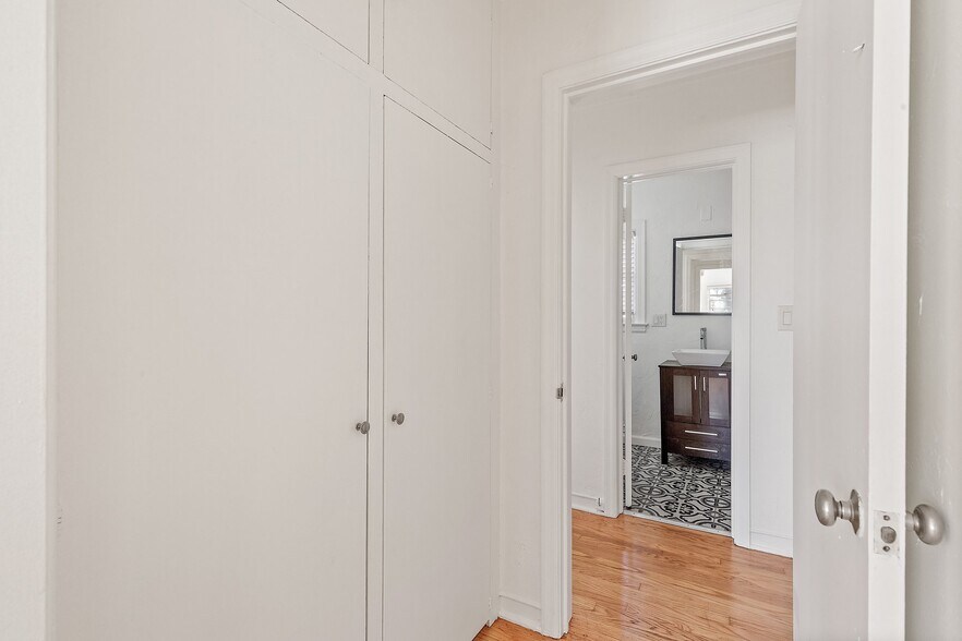 Building Photo - 1520 E 17th St