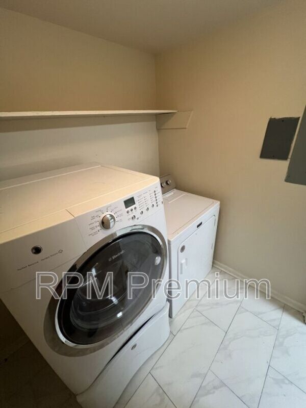 Building Photo - 5268 S Brightside View Dr