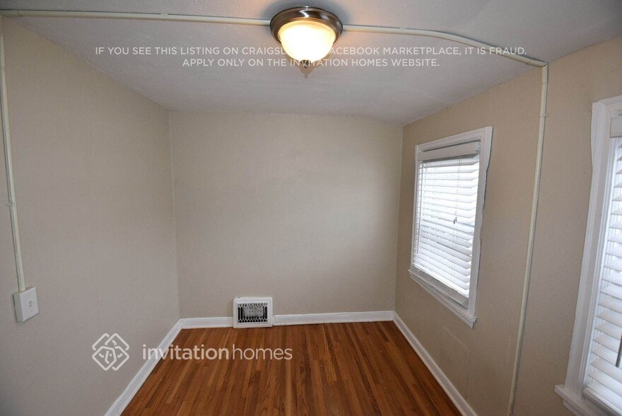 Building Photo - 1612 St Albans St N