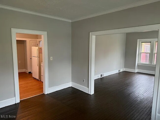 Building Photo - 12818 Beachwood Ave