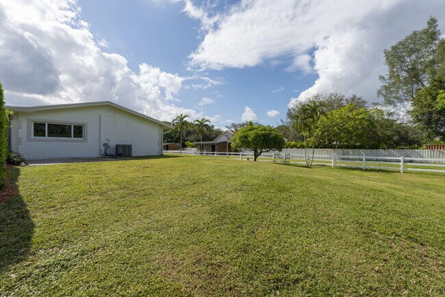 Building Photo - 7447 NW 82nd Terrace