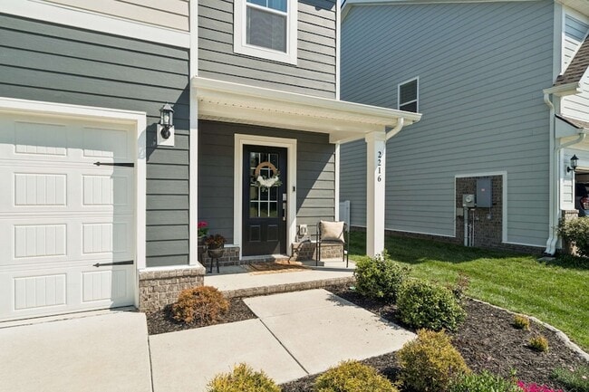 Building Photo - 2216 Robert Gwynne Dr