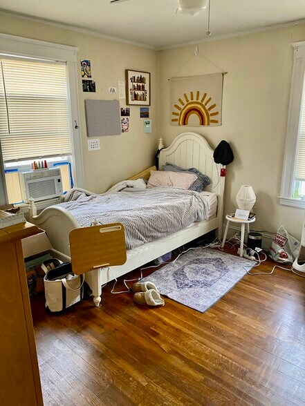 Building Photo - 171 Hillside St