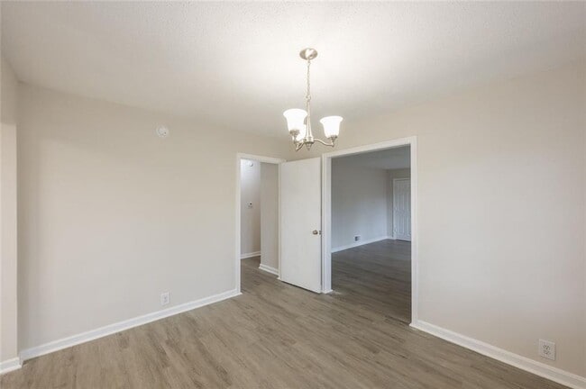 Building Photo - 2058 River Rd