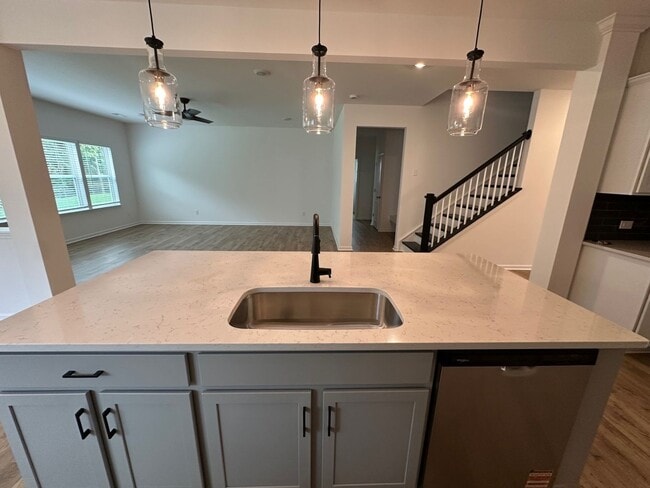 Building Photo - NEW Stonebridge Golf Course Views - Move-I...
