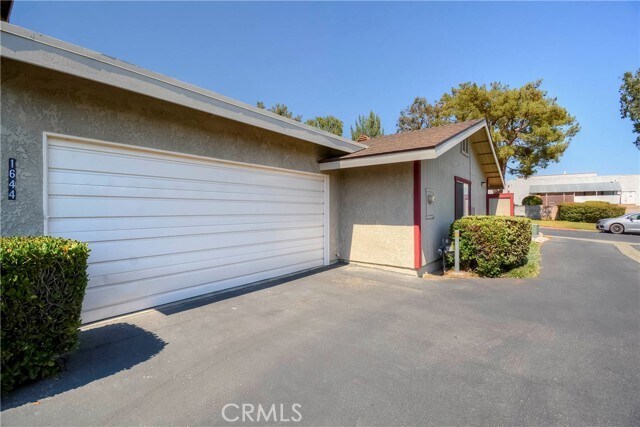 Building Photo - 1644 Carmel Cir E
