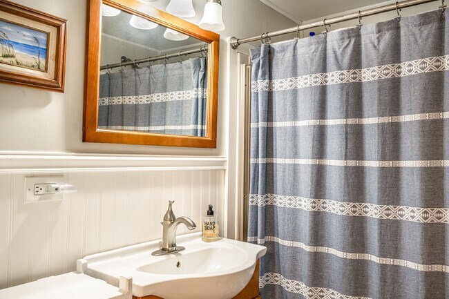 Building Photo - 3 Bemis Rd