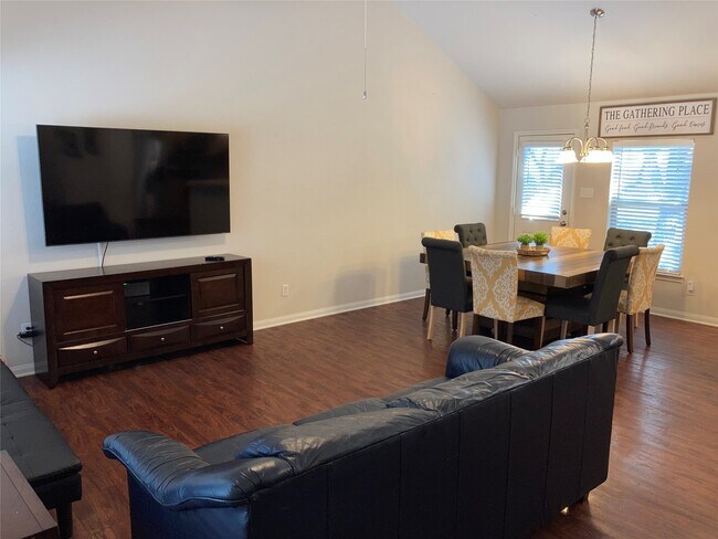 Building Photo - 149 Morris Ln