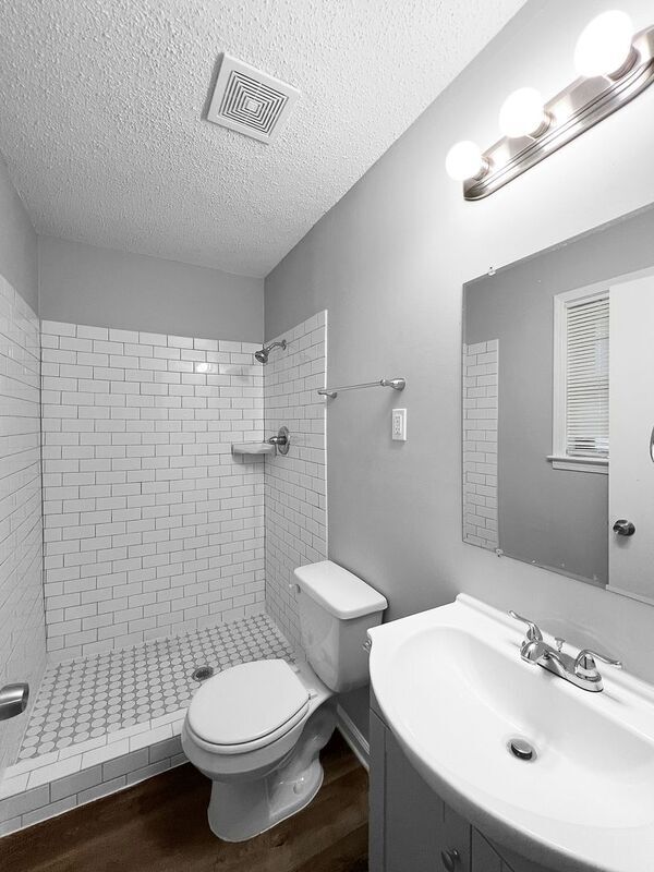 Building Photo - 5357 Queen Anne Dr