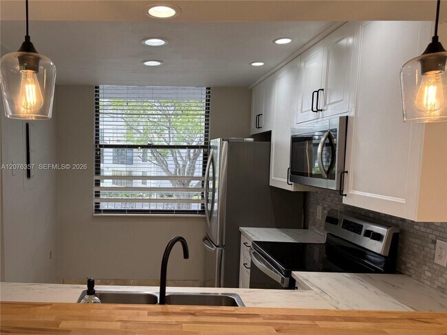 Building Photo - 1520 Whitehall Dr