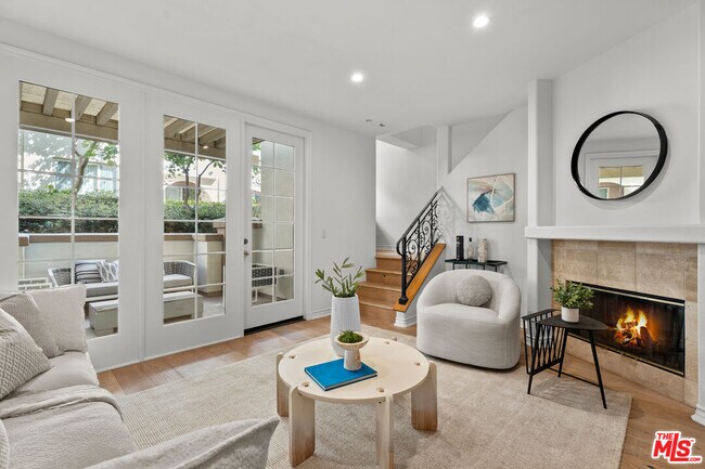 Building Photo - 5935 Playa Vista Dr