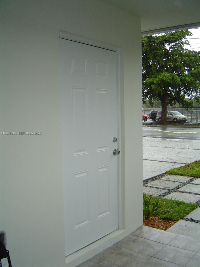 Building Photo - 1153 SW 13th St