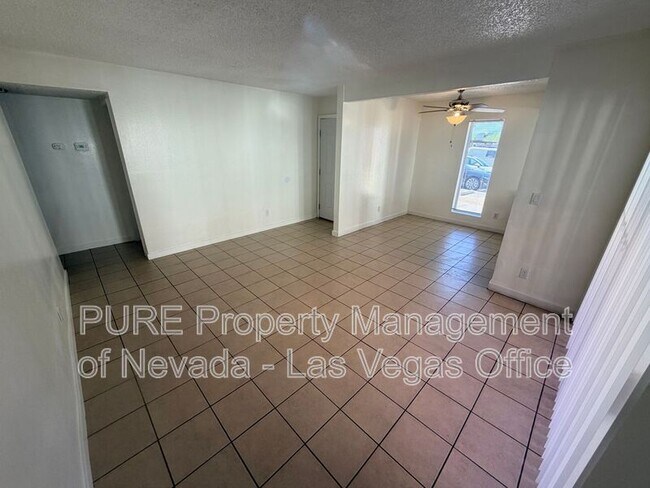 Building Photo - 1405 E Vegas Valley Dr