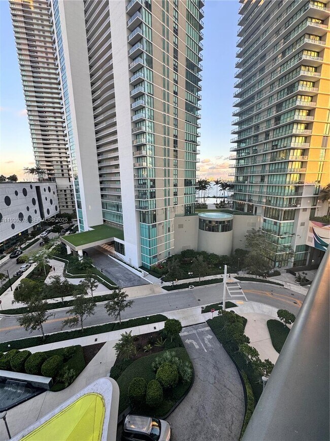 Building Photo - 501 NE 31st St