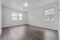 Building Photo - Apply Now!! 2BR Townhouse with AC in Sceni...