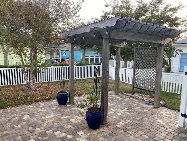 Building Photo - 25 Smiling Fish Ln