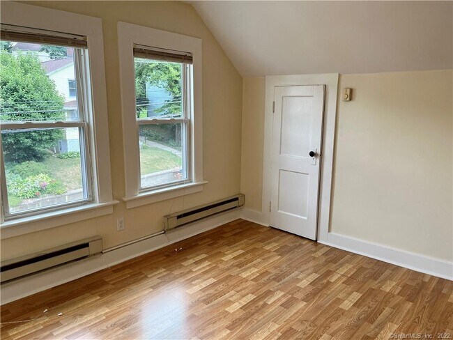 Building Photo - 87 Kneen St
