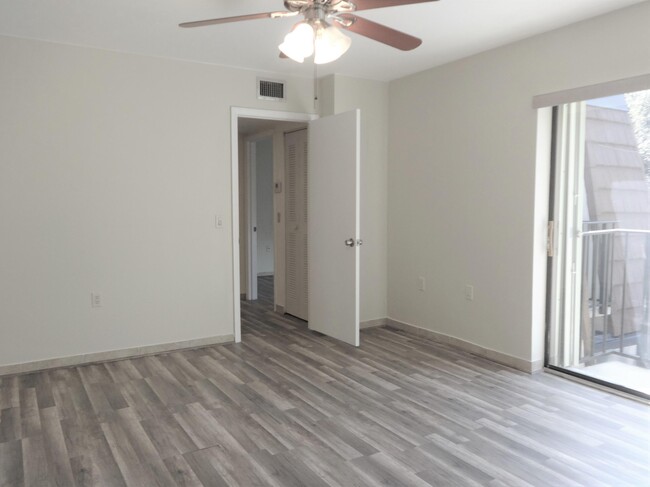 Building Photo - 2425 24th Ct