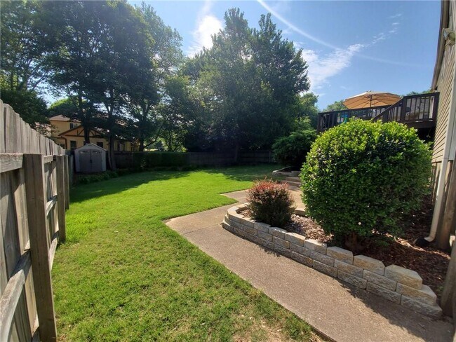 Building Photo - 10475 Willow Meadow Cir