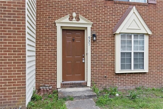 Building Photo - 935 Still-Harbor Cir