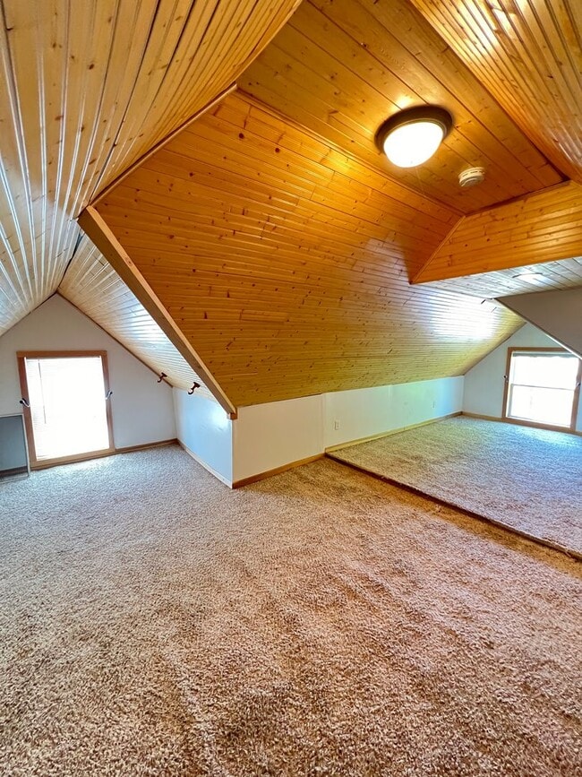 Building Photo - AVAILABLE JUNE - 4 Bed 2 Bath w/ Bonus Room & Garage