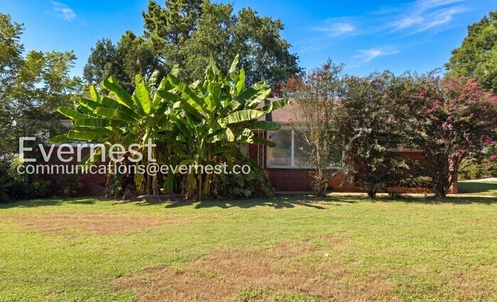 Building Photo - 3901 NW Kenwood Dr