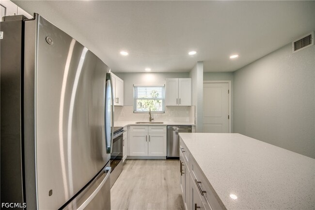 Building Photo - 16881 Davis Rd