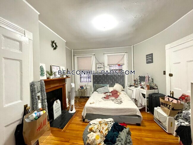 Building Photo - 74 Revere St