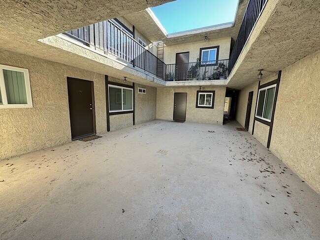 Building Photo - 5382 Circle Dr