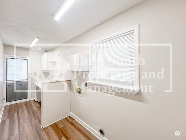 Building Photo - 2926 Forestgreen Dr S