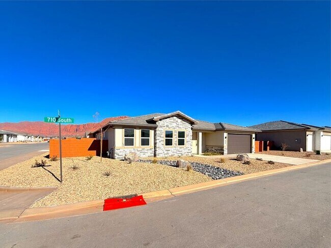 Building Photo - New 3 bed, 2.5 bath with 2 car garage home