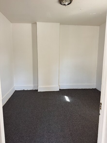 Building Photo - 920 Broadway St