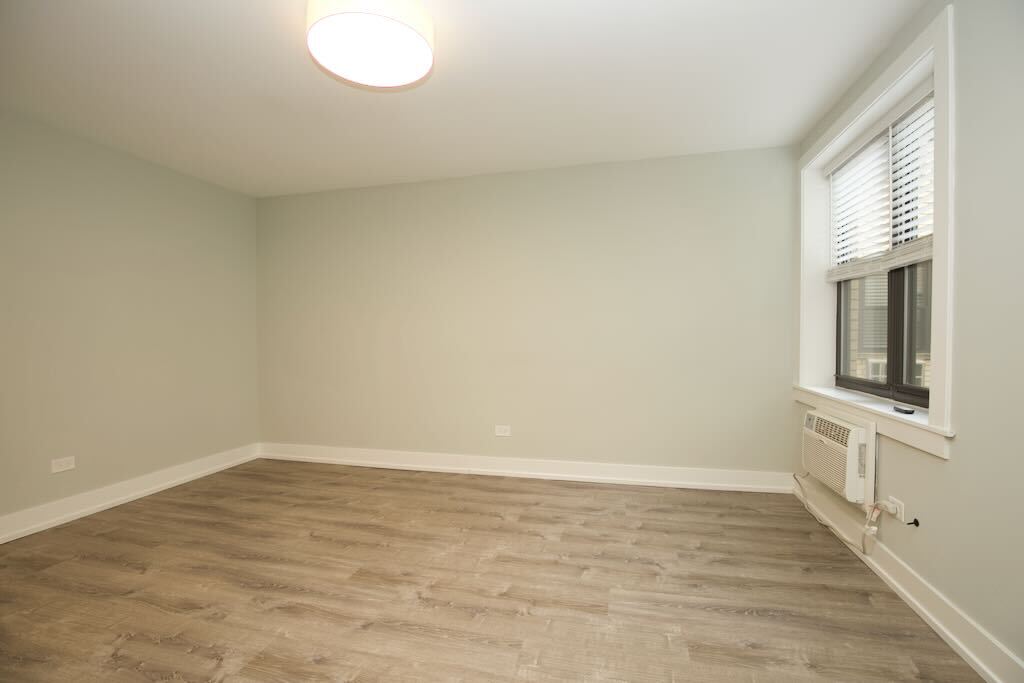 Building Photo - 448 W Barry