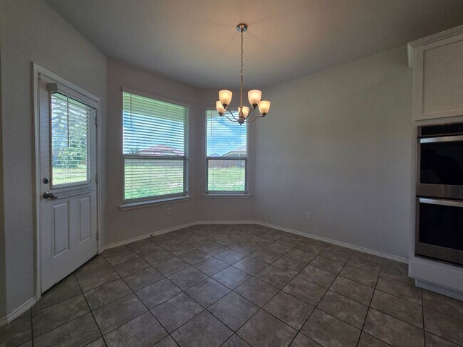 Building Photo - PRICE REDUCTION - AVAILABLE NOW!